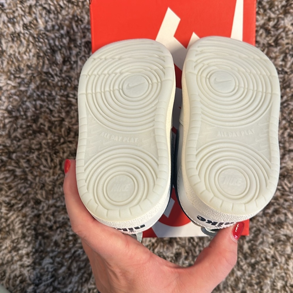 Infant Nike - Picture 4 of 5